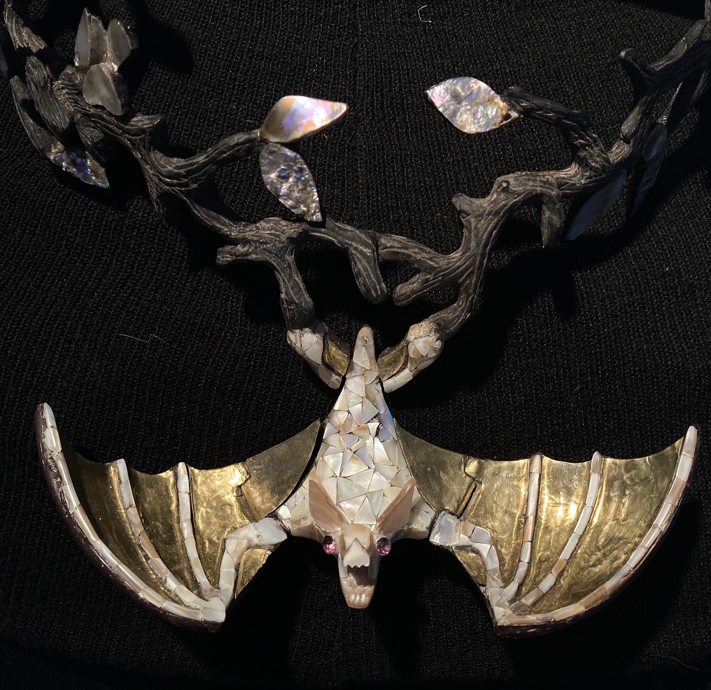 Necklace-Bat-Pearl-